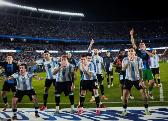 Imagem colorida da seleção argentina - Metrópoles