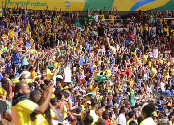 Brasil Torcida brasileira faz ôla ao redor de todo o estádio Mané Garrincha