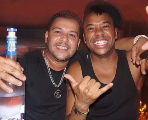 Imagem colorida de Robinho e amigo Rudney - Metrópoles