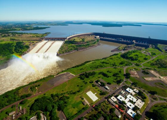Fotografia colorida mostrando a Itaipu Binacional-Metrópoles