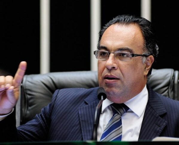 Imagem colorida mostra ex-deputado federal André Vargas. Ele recorreu ao STF contra condenação por Moro - Metrópoles