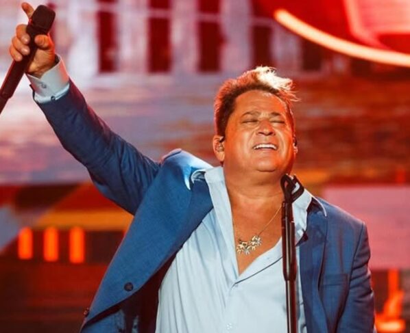 O cantor Leonardo