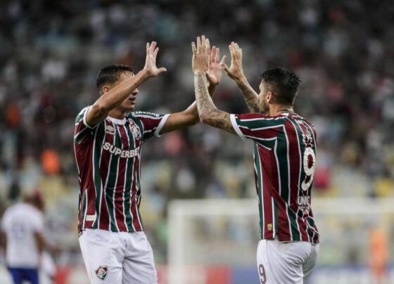 Imagem colorida de jogadores do Fluminense - Metrópoles