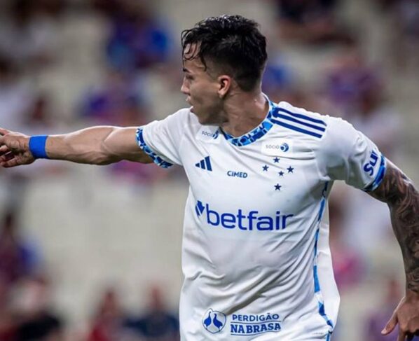 Foto colorida de jogador do Cruzeiro - Metrópoles