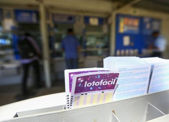 Imagem colorida de bilhete da Lotofácil - Metrópoles