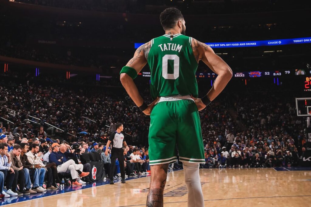 Foto colorida de Jayson Tatum, ala do Boston Celtics - metrópoles