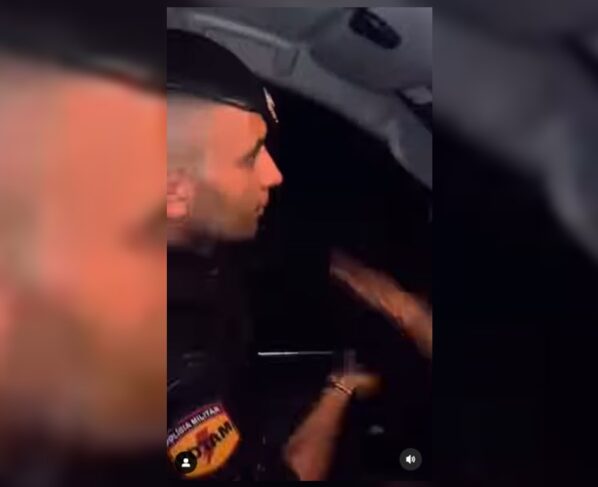 Imagem colorida de falso policial preso em Goiás