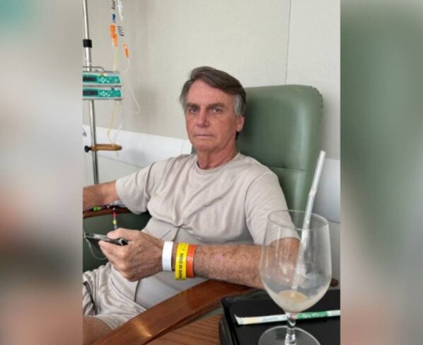 Bolsonaro no hospital DF Star
