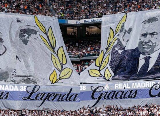 Foto colorida de despedida de Ancelotti e Modric - Metrópoles