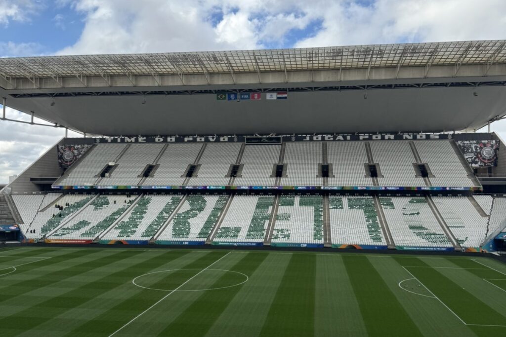 Imagem colorida do mosaico preparado para Carlo Ancelotti