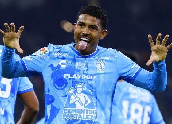 Eduardo Bauermann é zagueiro do Pachuca.