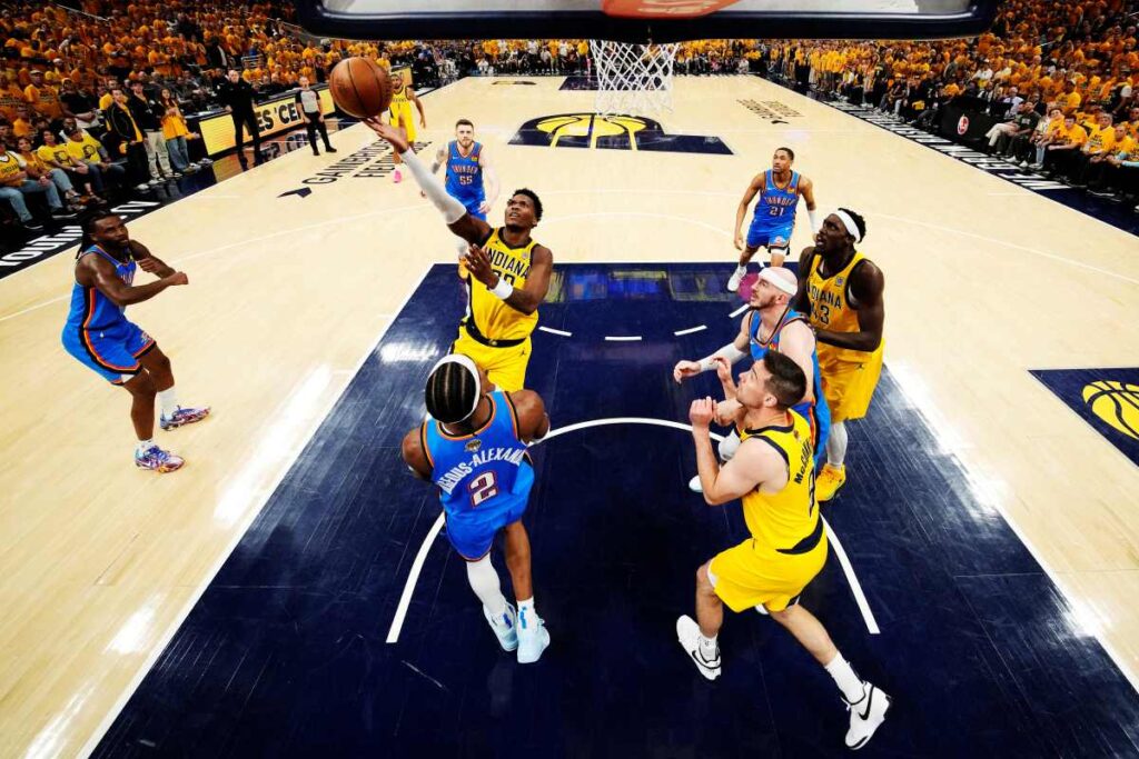 ImAagem colorida da partida entre Pacers e Thunder - Metrópoles